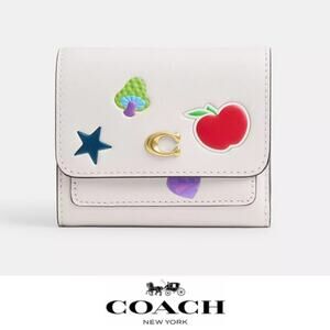 🍎Coach  Mila Small Flap Wallet With Sticker Print